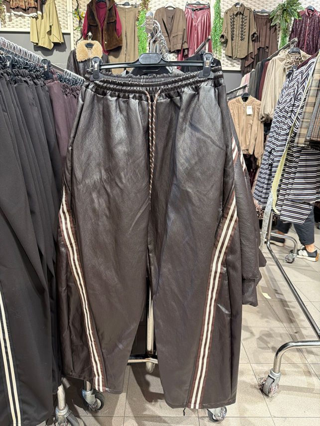 Joggery z eko kože