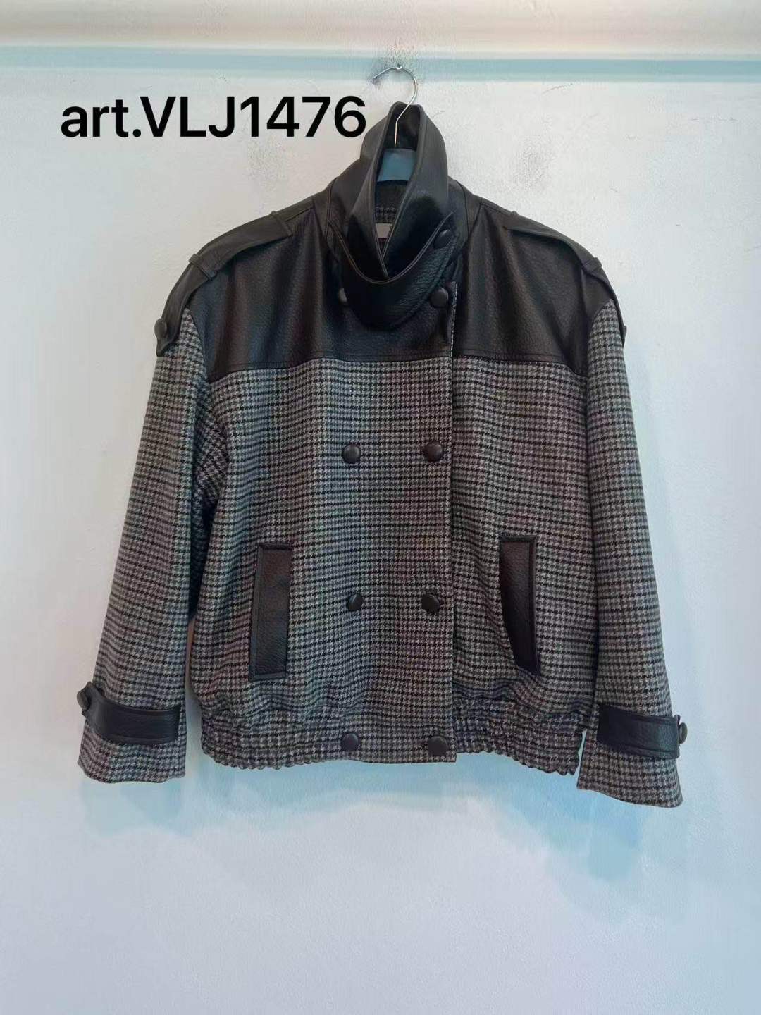 Krátka bomber bunda s vysokým golierom