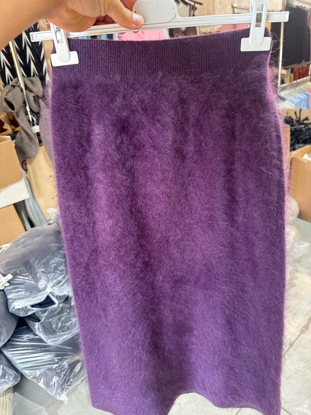 Priliehavá midi ceruzková sukňa