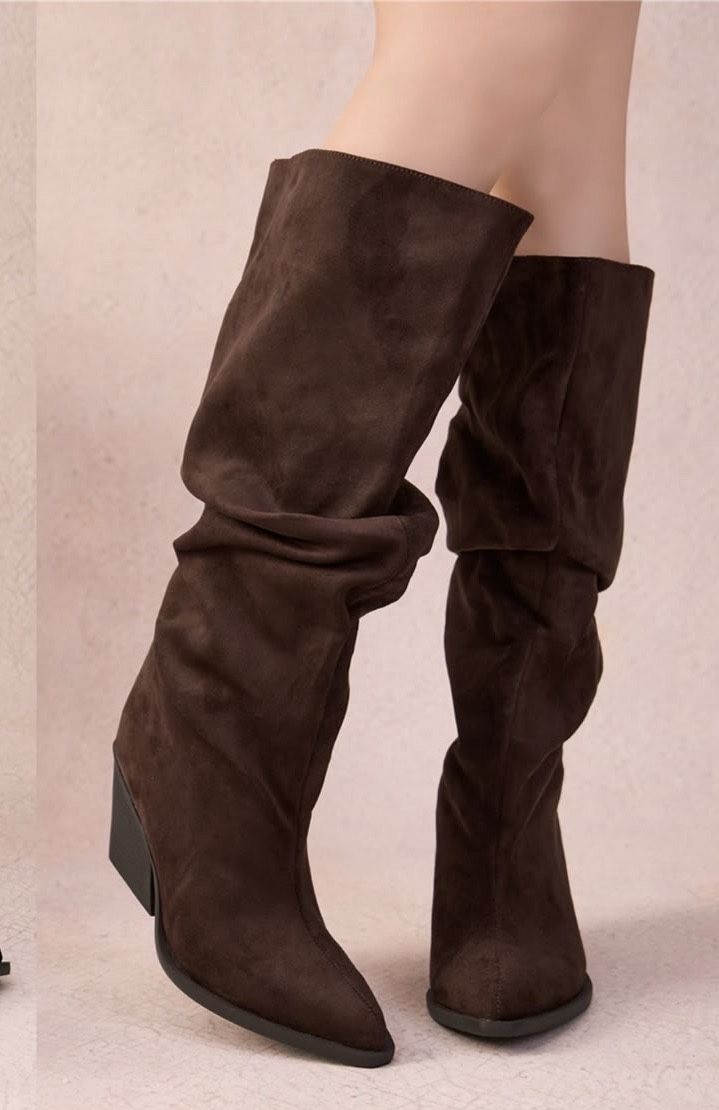 Kozačky s natrčenou cholevkou