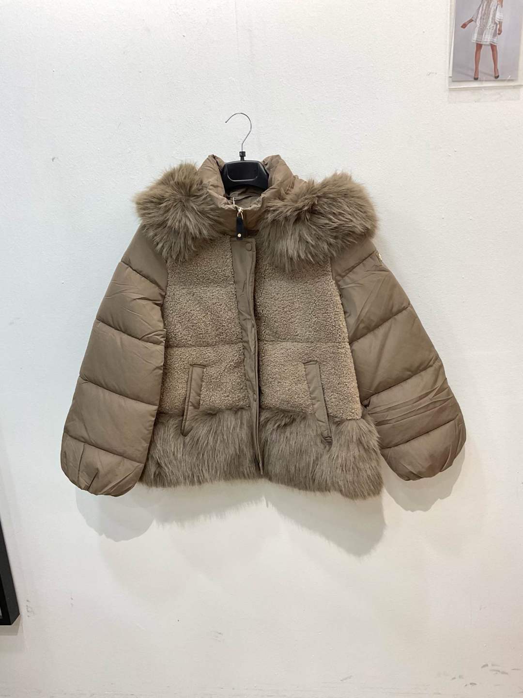 Prešívaná bunda s kapucňou