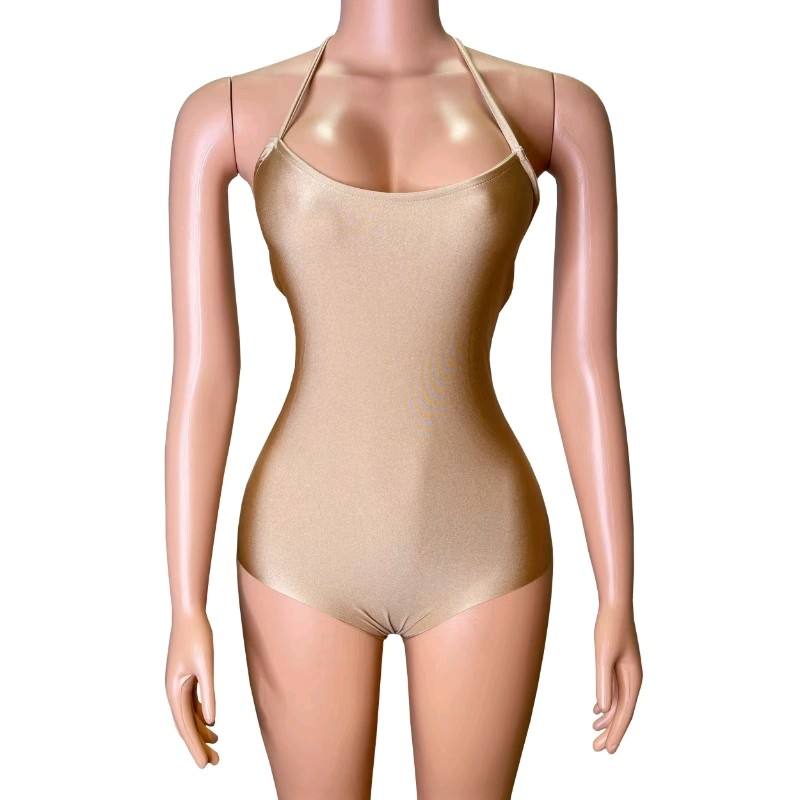 Priliehavý halter top