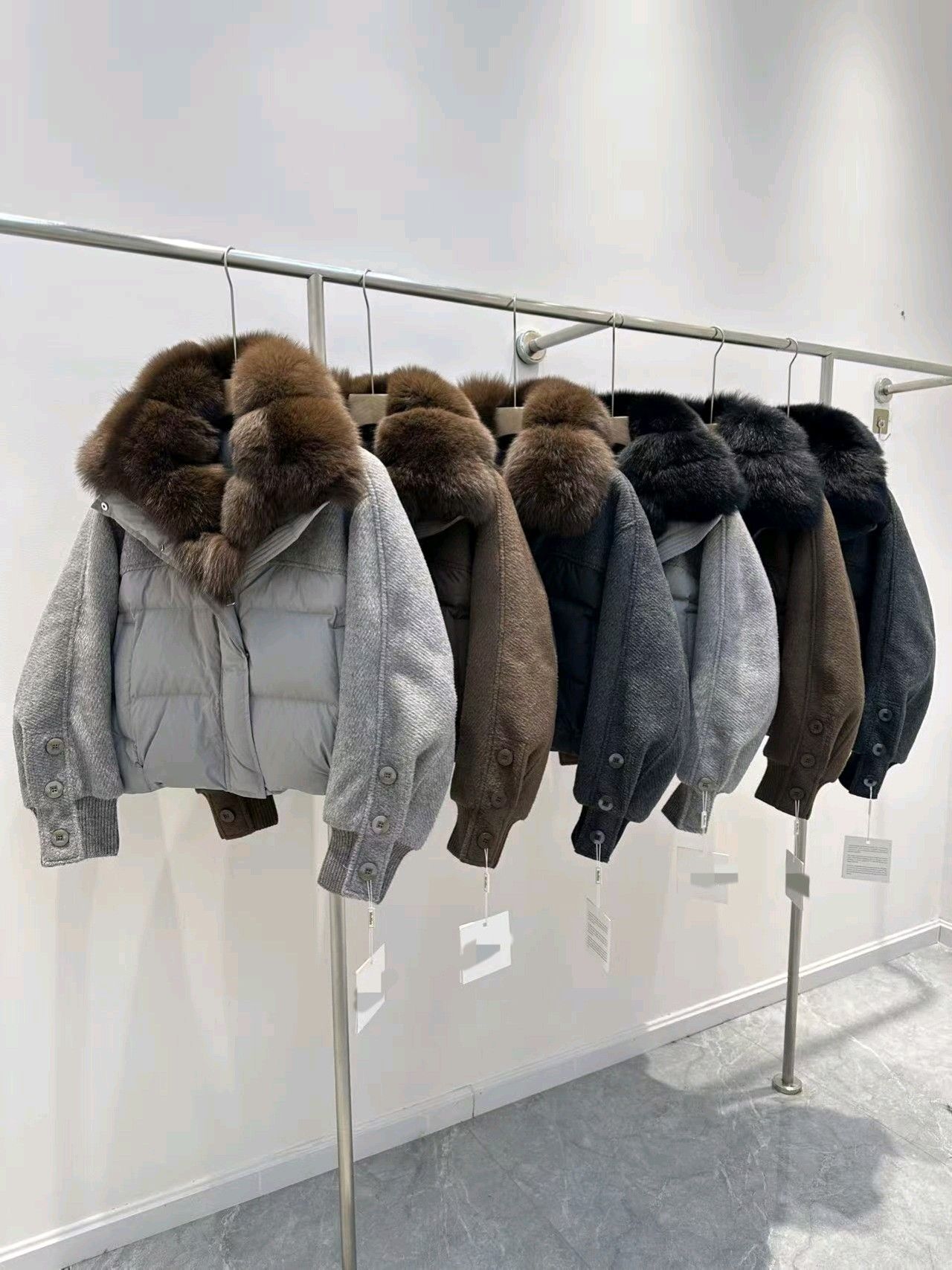Krátka bunda s kapucňou